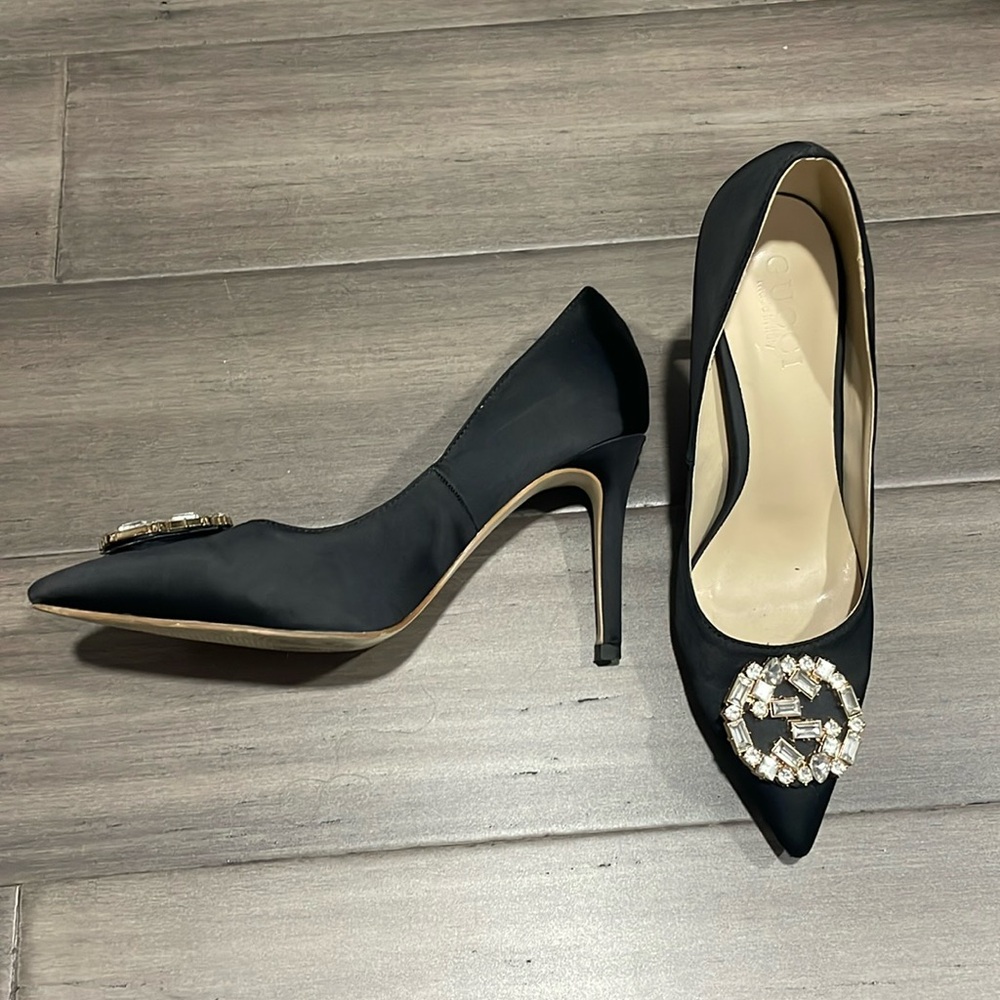 Authentic Gucci pumps with rhinestone Gucci emblem
